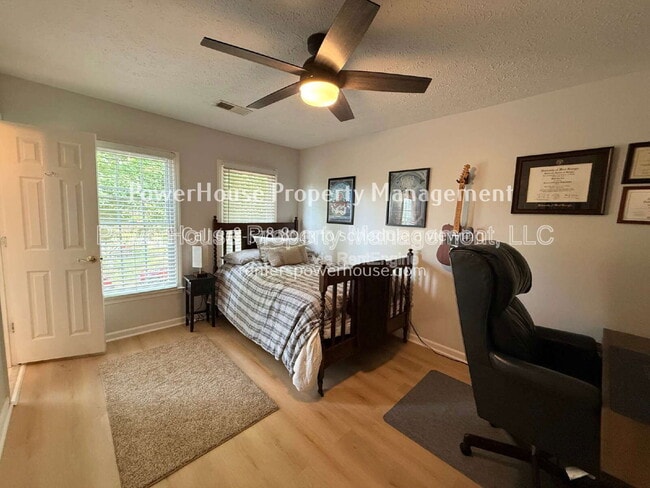 Building Photo - 179 High Creek Dr
