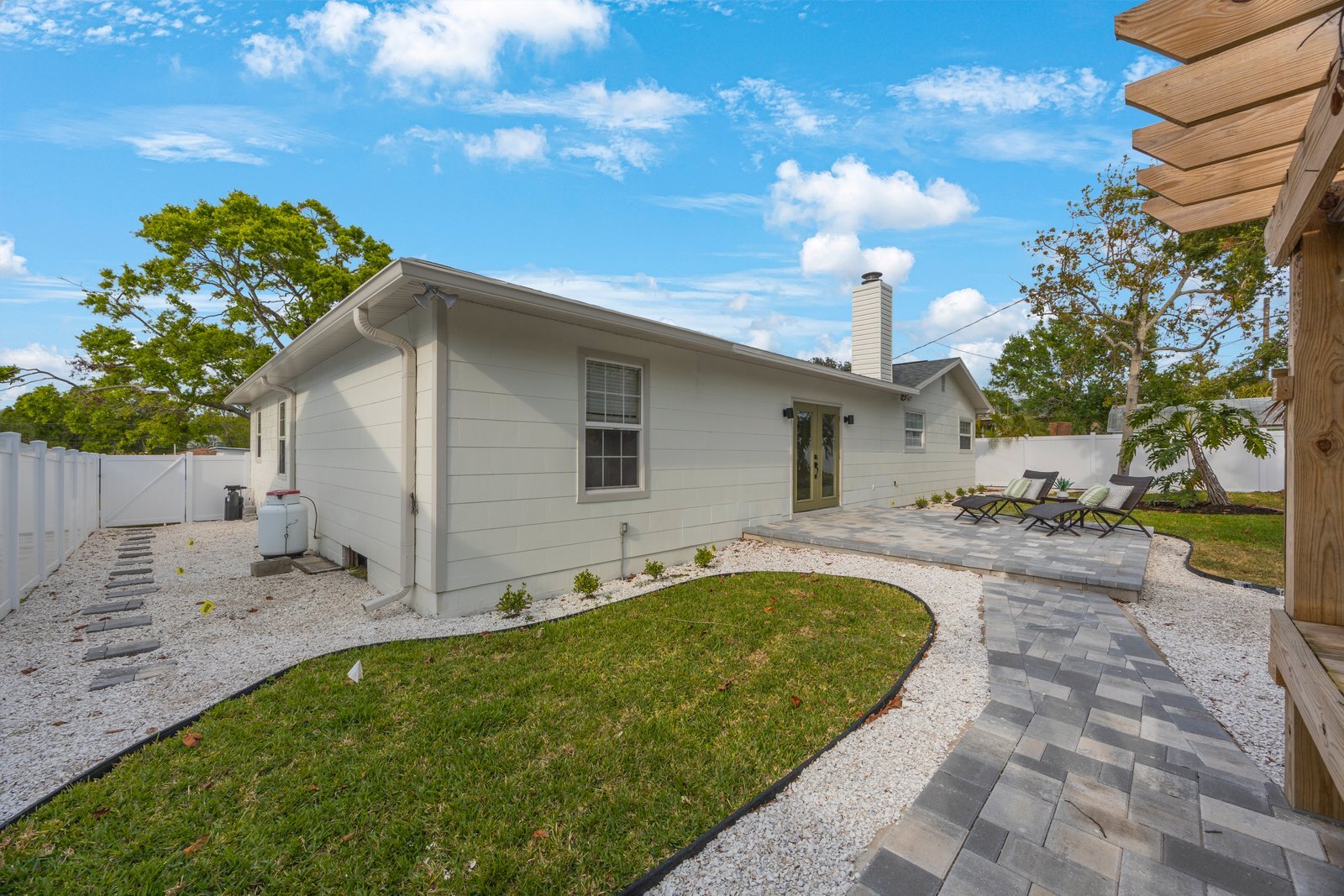Building Photo - 5020 15th Ave N