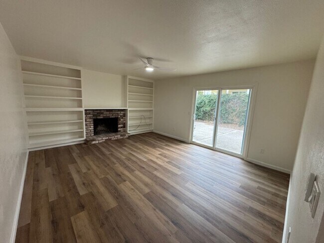 Building Photo - Beautiful 4 Bedroom House Available Now!