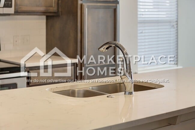 Building Photo - 3914 Wiltshire Dr