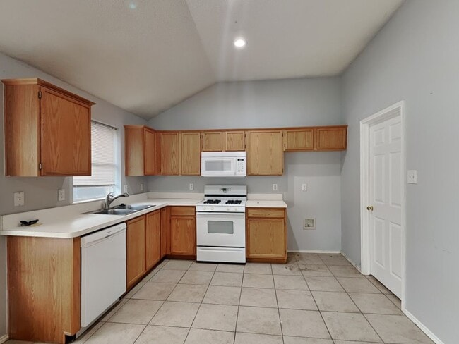 Building Photo - Spacious 3-Bedroom Home with Fireplace & Easy Access to Downtown Fort Worth