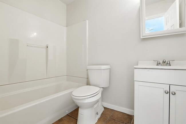 Building Photo - 8611 Valley Ledge Dr