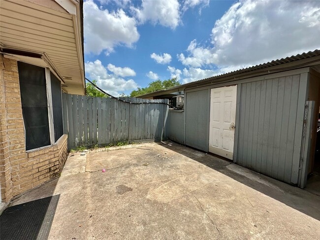 Building Photo - 13517 Castilian Dr
