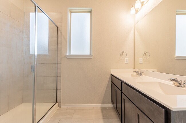 Building Photo - 10110 Jardin Verde