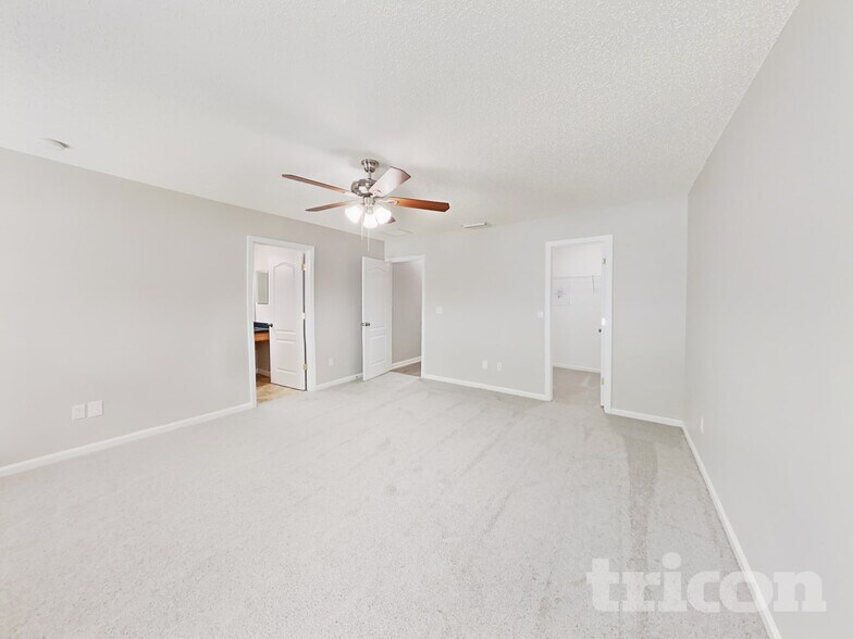 Building Photo - 6669 Southern Oaks Dr