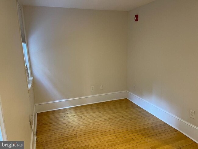 Building Photo - 324 S Juniper St