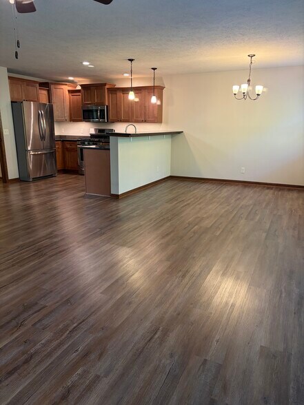 Building Photo - 8200 Broken Ridge Dr