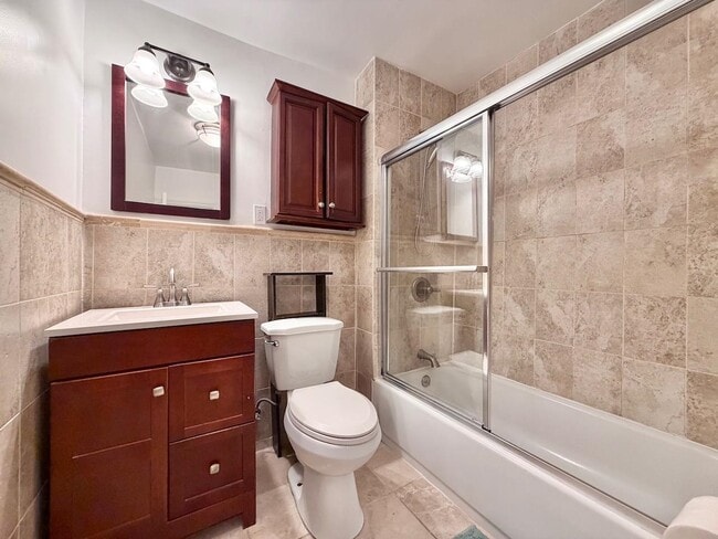 Building Photo - 311 5th St