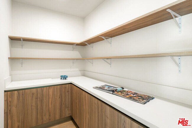 Building Photo - 3657 Regal Pl