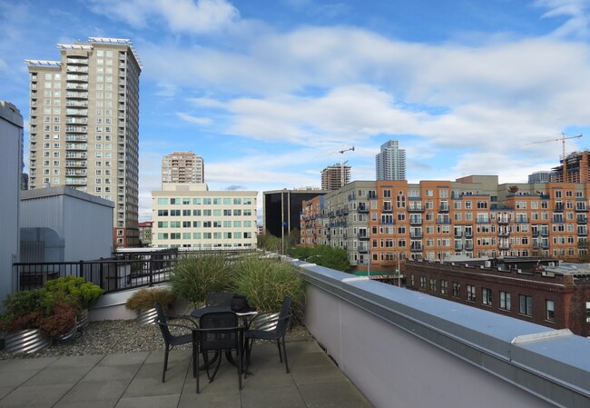 Building Photo - Spacious Belltown Condo @ the Ideal Location!