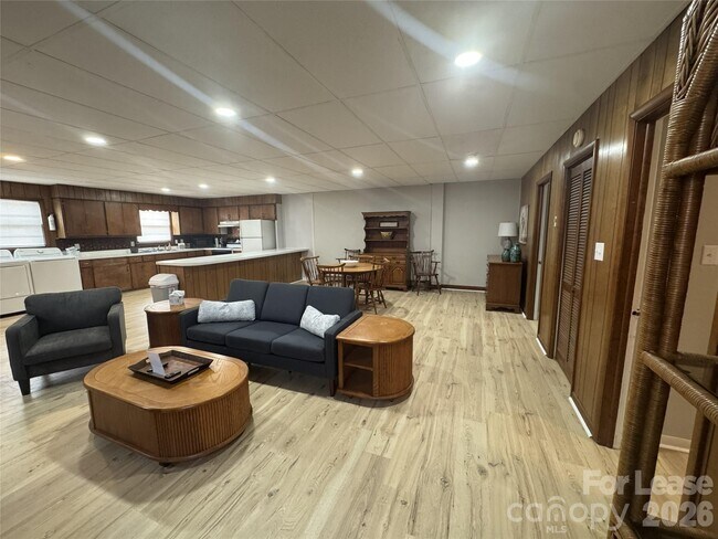 Building Photo - 319 Connelly Springs Rd