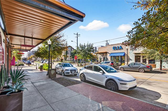 Building Photo - 439 W 9th St