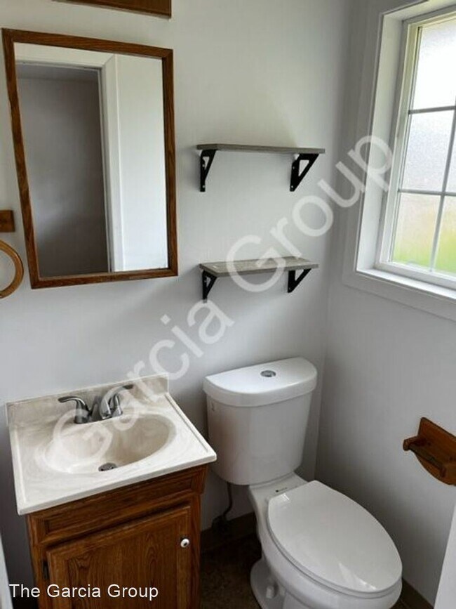 Building Photo - 3 br, 1.5 bath House - 18500 SE Addie St