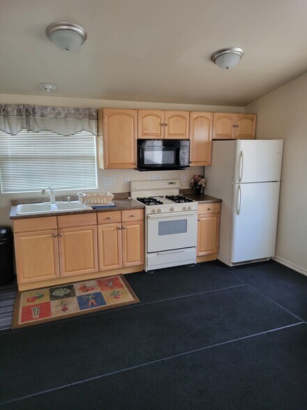 Primary Photo - 2152 Camellia Dr