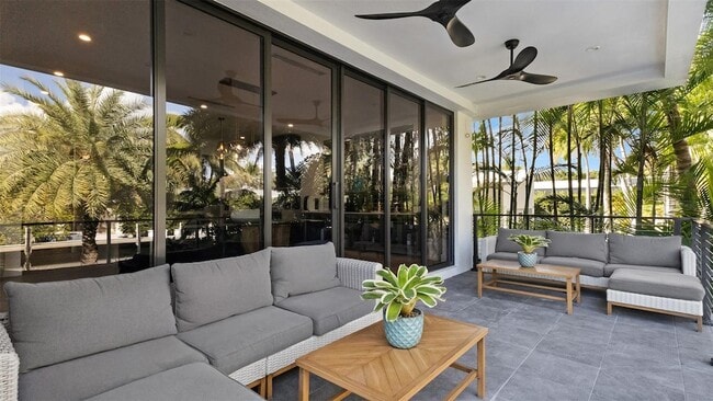 Building Photo - 823 Ponce de Leon Dr