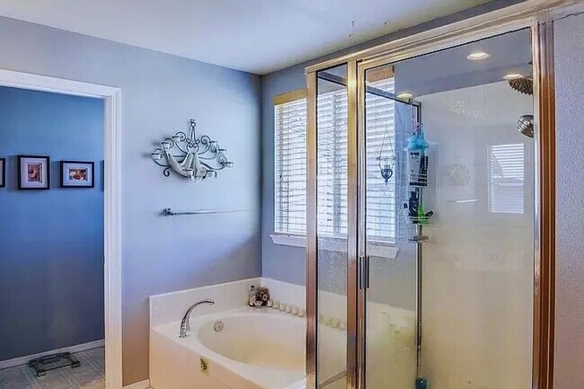 Building Photo - 13418 43rd Ave SE