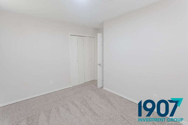 Building Photo - Stunning, Fully Remodeled 3-Bed, 2-Bath Ho...