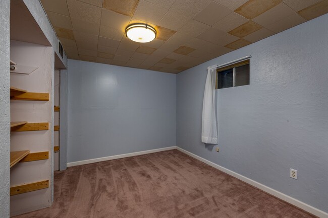 Building Photo - Spacious 5-Bedroom Home with Bonus Room & ...