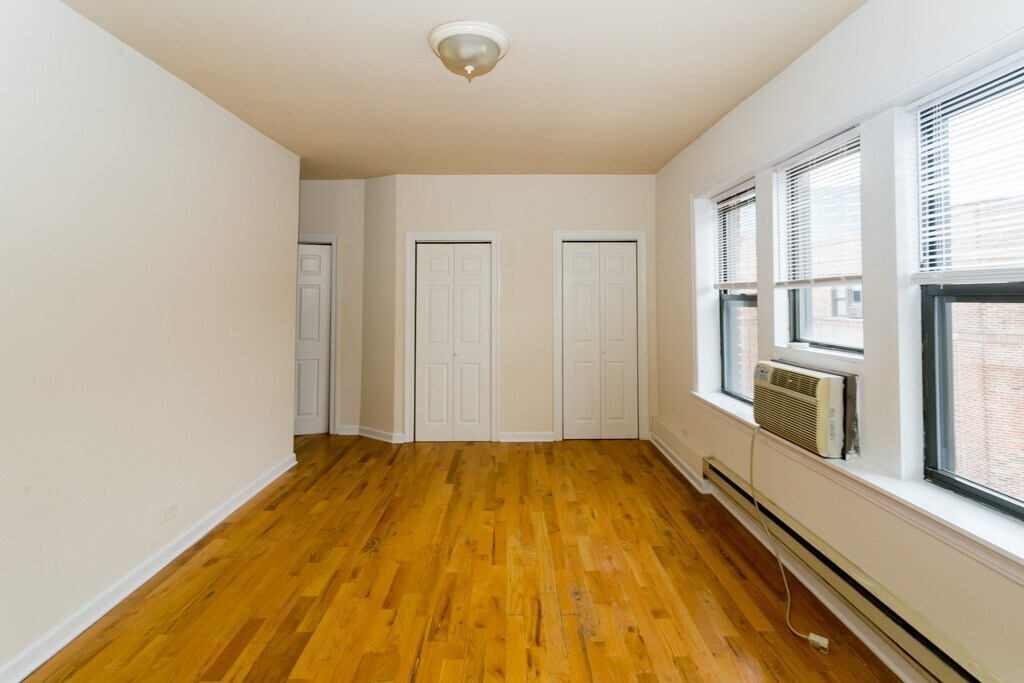 Building Photo - 3727 N Pine Grove Ave