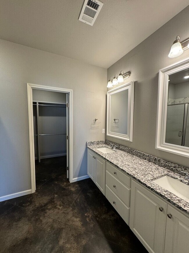 Building Photo - Located in Beacon Pointe!!!4bedrooms 2bathrooms 2 car garage NEWer Build 2025