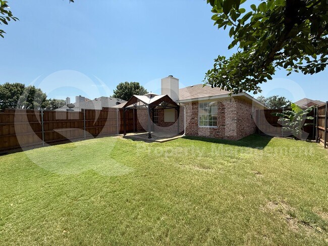 Building Photo - 8108 Bells St