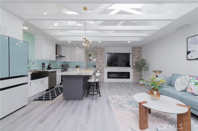 Building Photo - 2206 Via Mariposa E