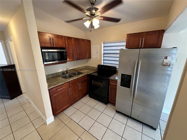 Building Photo - 4410 SW 39th St