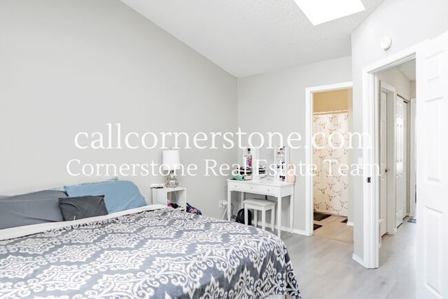 Building Photo - 3618 Queen Anne Way