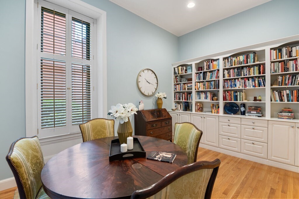 Building Photo - 5 Monument Sq