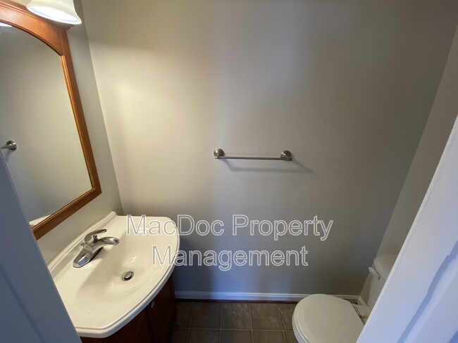 Building Photo - 5472 Riverview Dr