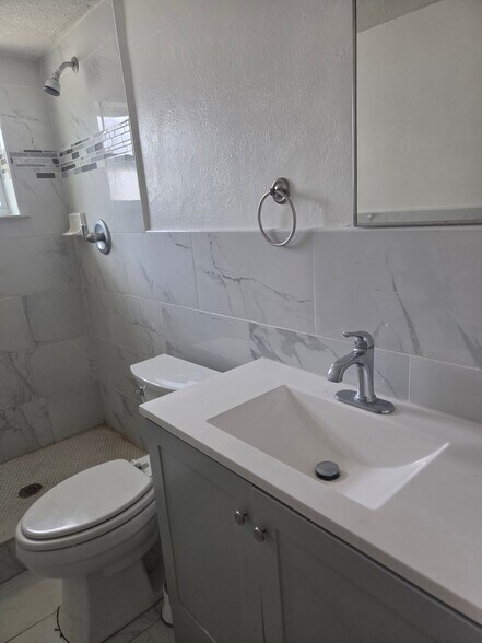Building Photo - 9105 Hermitage Ln