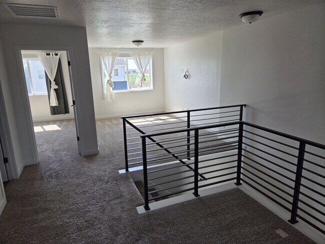 Building Photo - 2046 W Lydia Ln