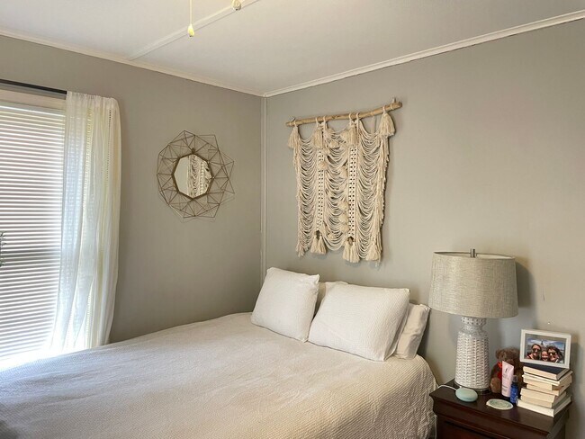 Building Photo - 3BR Close to the Heart of Normaltown