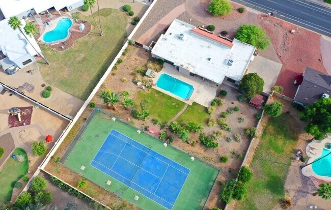 Building Photo - 5240 E Cholla St