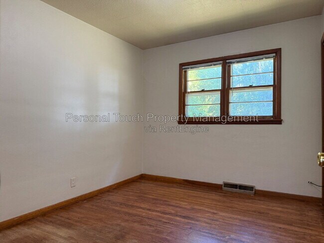 Building Photo - 1818 5th Ave S