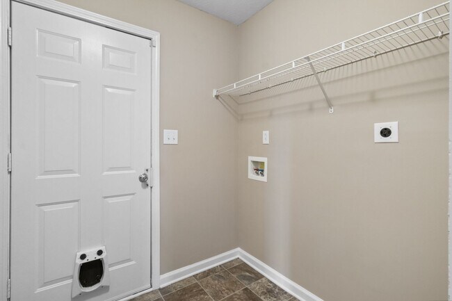 Building Photo - 1566 Autumn Dr