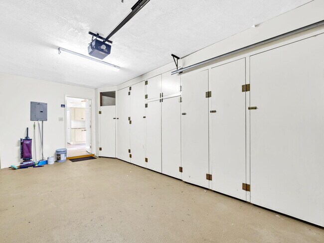 Building Photo - 258 Kidd St