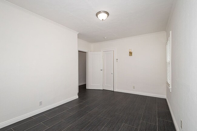 Building Photo - Bright and airy 2-bedroom 2-bath in Mid- City