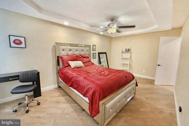 Building Photo - 5439 Richenbacher Ave