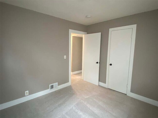 Building Photo - Omaha Ranch Home For Rent