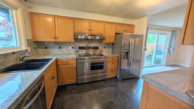 Building Photo - 12935 SW Conestoga Dr