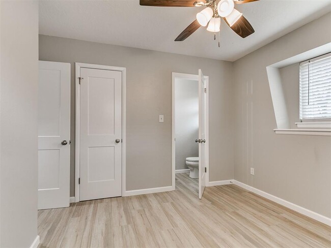 Building Photo - 202 Thompson Dr