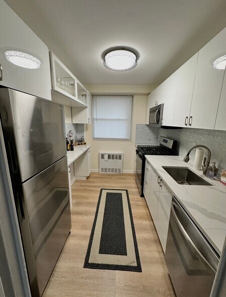 Building Photo - 91 Strawberry Hill Ave