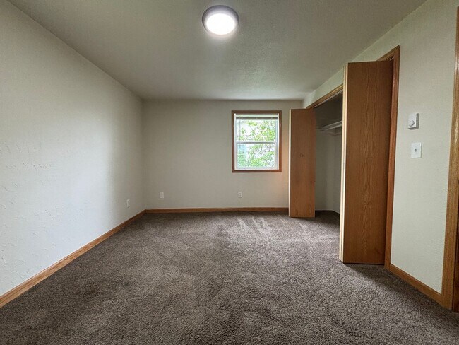 Building Photo - Regal Landing ||