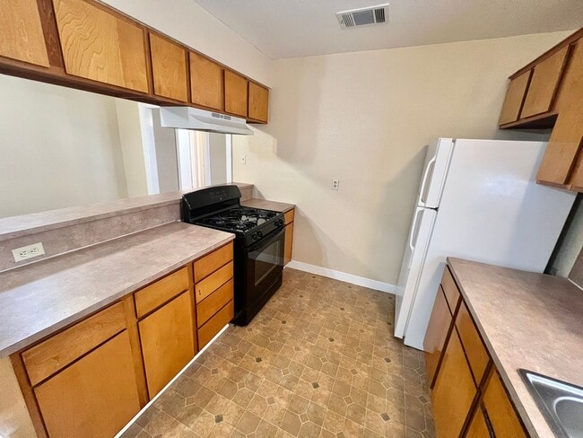 Building Photo - 502 Zennia St