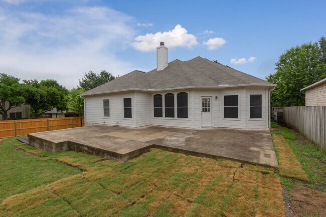 Building Photo - Spacious 3BR / 2BA Corner-Lot Home with Fenced Backyard & Garage