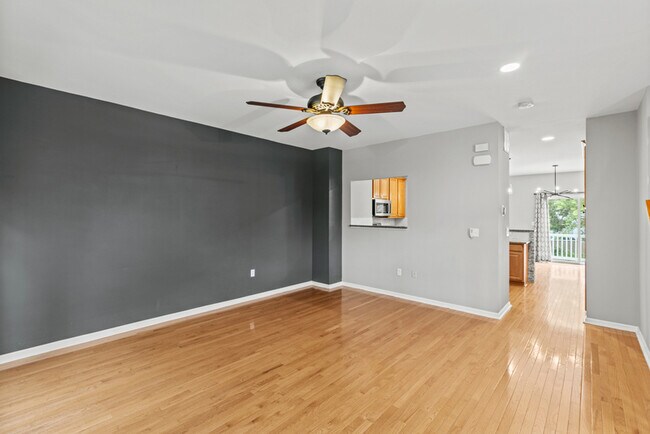 Building Photo - 36 S Poplar St