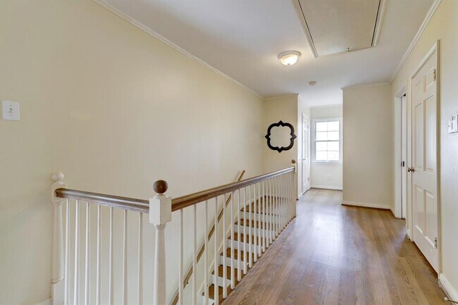Building Photo - 2607 Avalon Pl