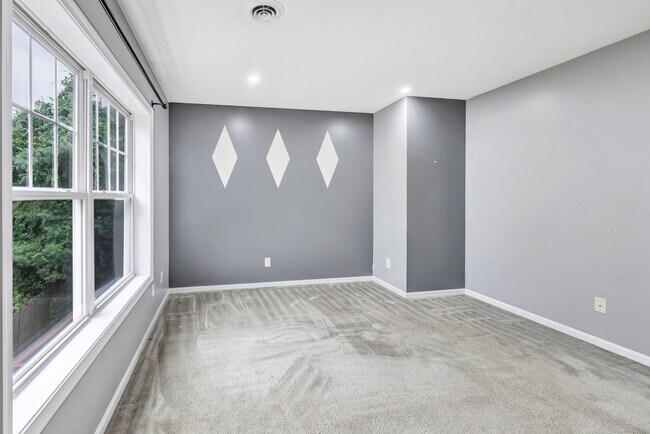 Building Photo - 163 Otis St