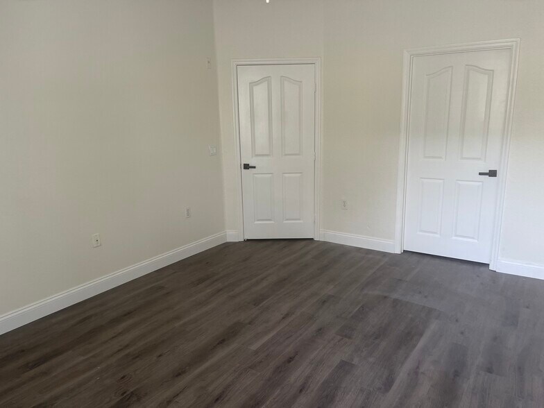 Building Photo - 1150 Lake Shadow Cir